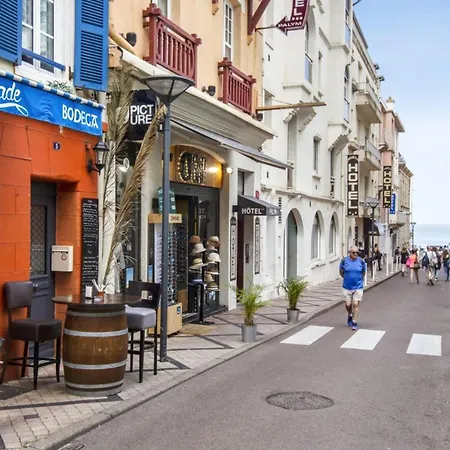 Cozy Flat At The Heart Of Port Vieux Close To The Beach - Welkeys *
